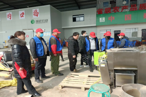 观摩学习果园有机肥设备.jpg